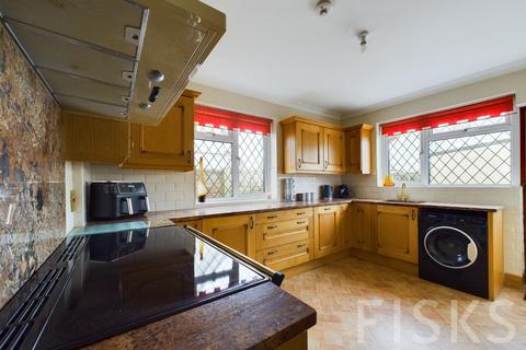 2 bedroom chalet for sale, Kents Hill Road, Benfleet, SS7