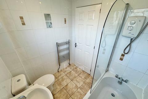 3 bedroom end of terrace house for sale, 32 Anchor Drive, Paisley