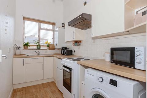 Flat 4, 10 Byron Road, Worthing, BN11 3HN