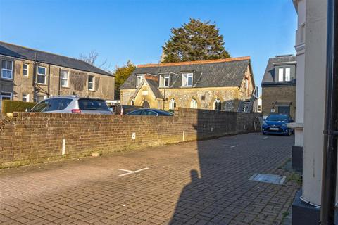 Flat 4, 10 Byron Road, Worthing, BN11 3HN