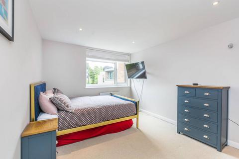 undefined, Crouch End Hill, Crouch End, London, N8