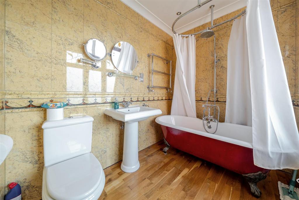 Family Bathroom.jpg