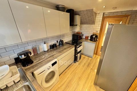 2 bedroom end of terrace house for sale, Hollows Avenue, Paisley