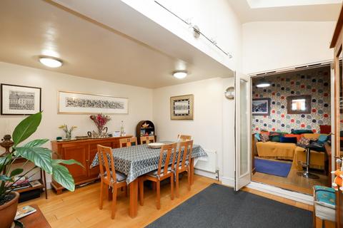8 Layton Road, Brentford, TW8 0QJ
