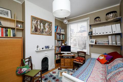 8 Layton Road, Brentford, TW8 0QJ