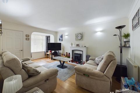 3 bedroom house for sale, Patrick Way, Aylesbury, Buckinghamshire