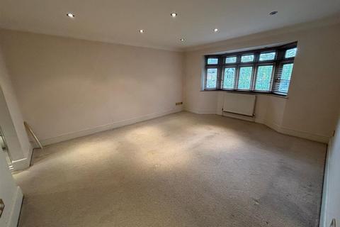 18 Dickins Road, Warwick, CV34 5NR
