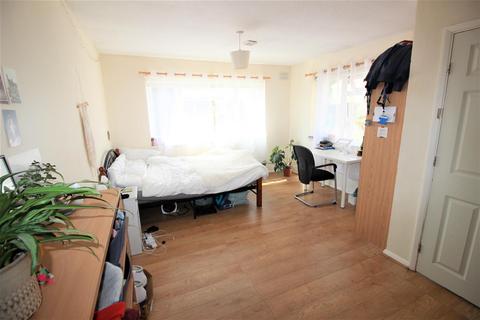 4 bedroom terraced house to rent, Uxbridge Middlesex