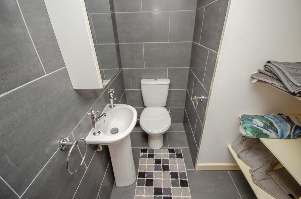 Ensuite Cloakroom.jpg