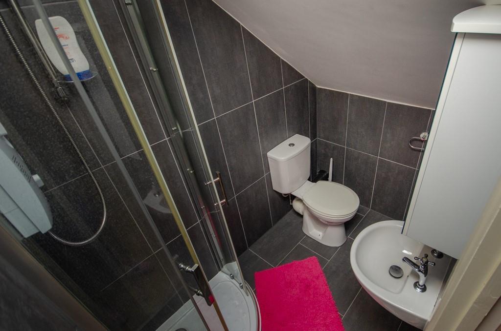 Bed 3 ensuite