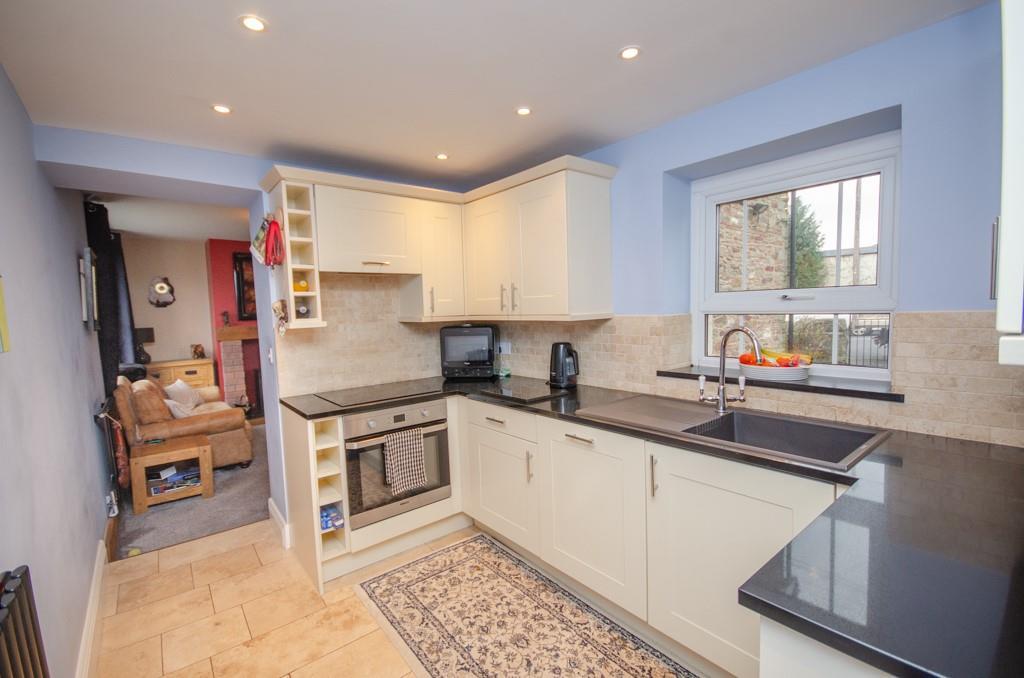 Kitchen pic 2.jpg