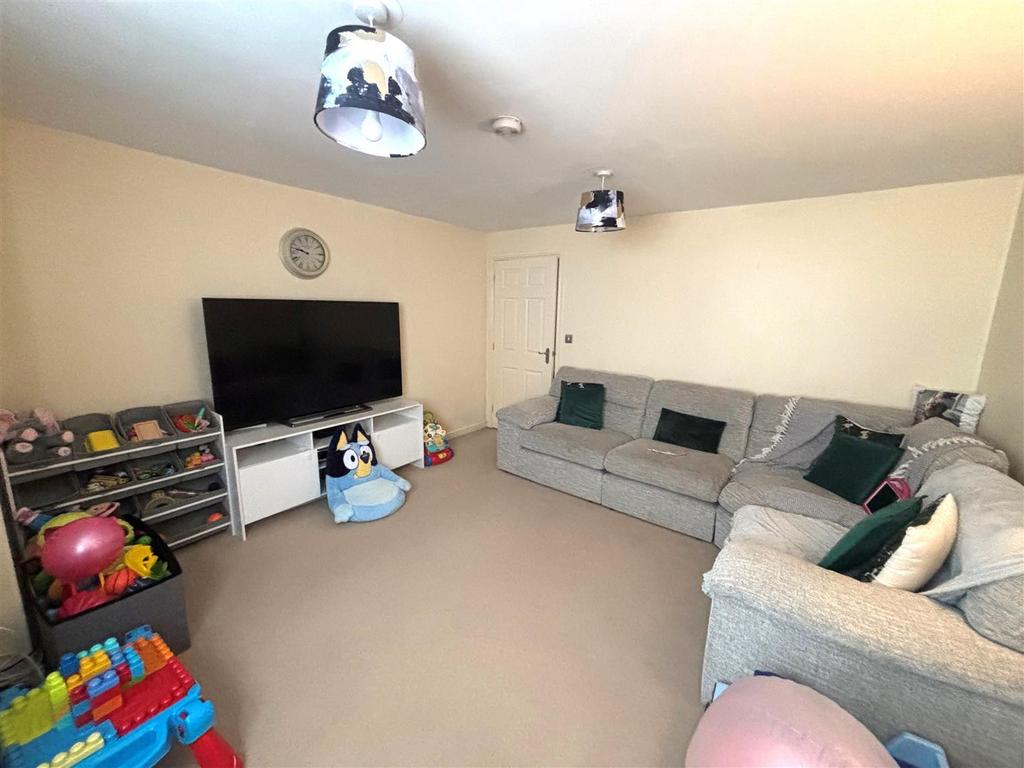 Lounge 1.jpg