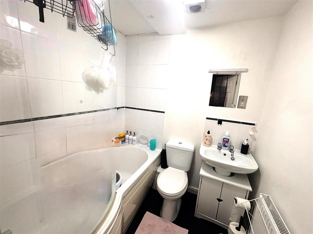 Bathroom 2.jpg