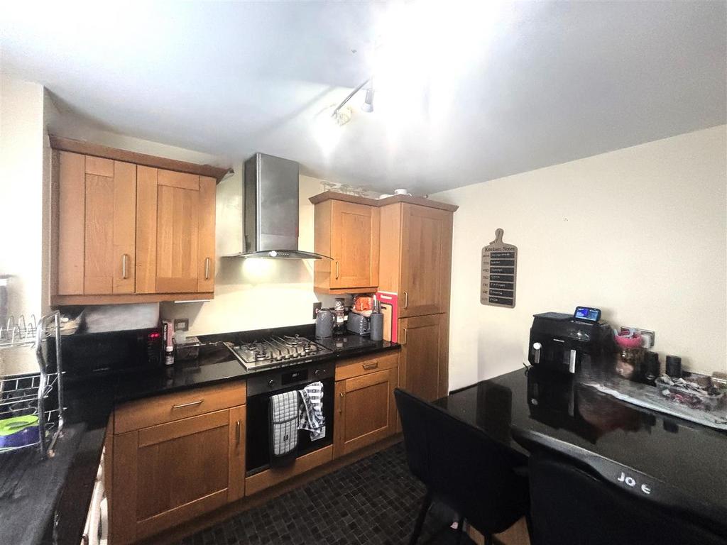 Kitchen 1.jpg