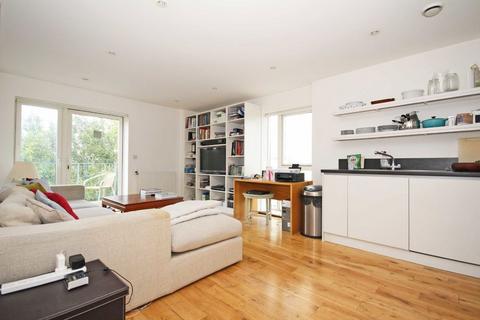 2 bedroom flat to rent, Rosemont Road, London W3