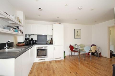 2 bedroom flat to rent, Rosemont Road, London W3