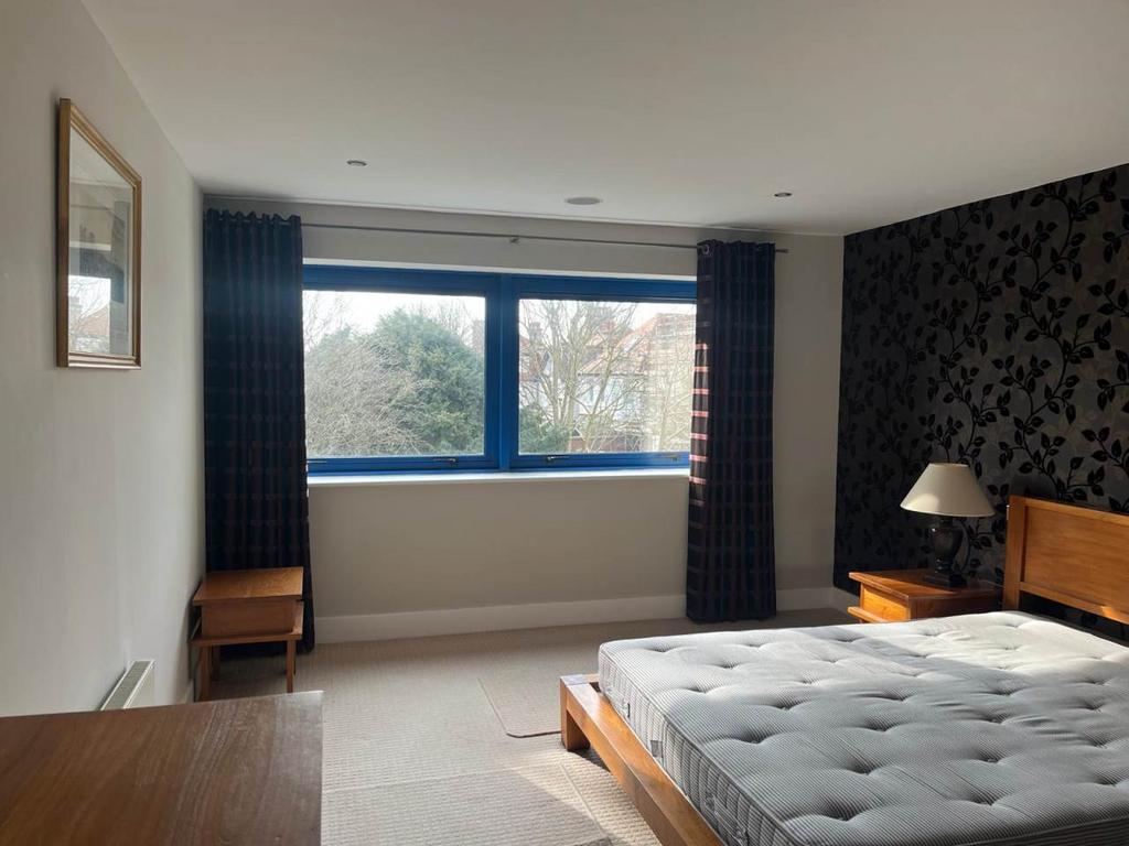 Master Bedrooom 1