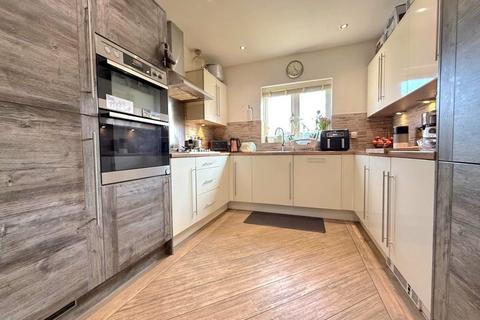 4 bedroom detached house for sale, Scott Close, Northampton NN5