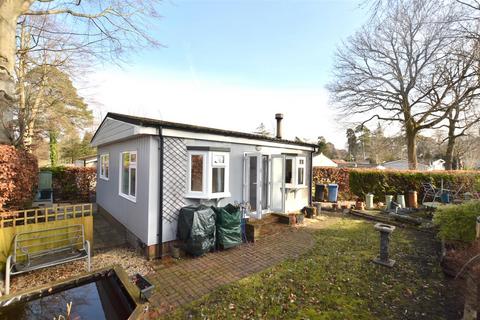 1 bedroom mobile home for sale, Rustic Glen, Grange Estate, Fleet GU52