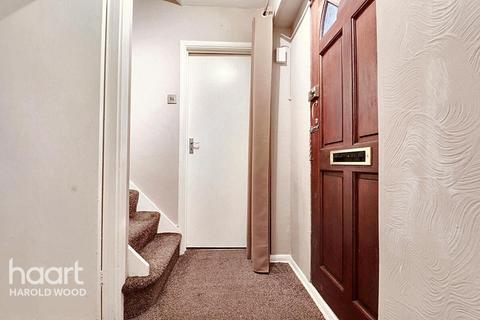 48 Archway, Romford, RM3 7EH