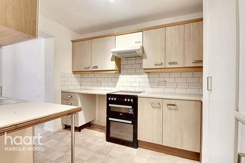 48 Archway, Romford, RM3 7EH