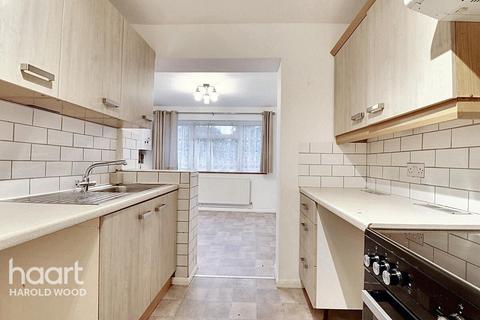 48 Archway, Romford, RM3 7EH