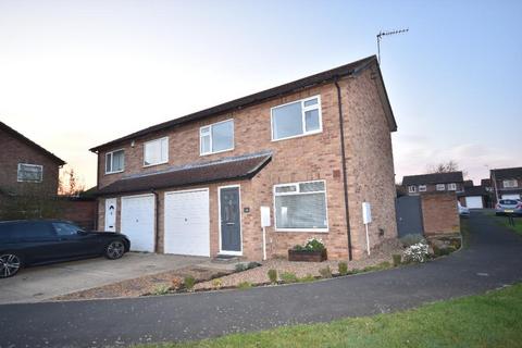 3 bedroom semi-detached house to rent, Southfields, Sleaford, NG34