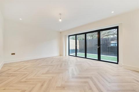 3 bedroom terraced house for sale, Cambridge Road, London