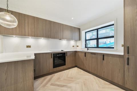 3 bedroom terraced house for sale, Cambridge Road, London