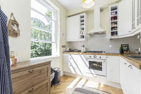 2 bedroom flat to rent, Mattock Lane, London W5