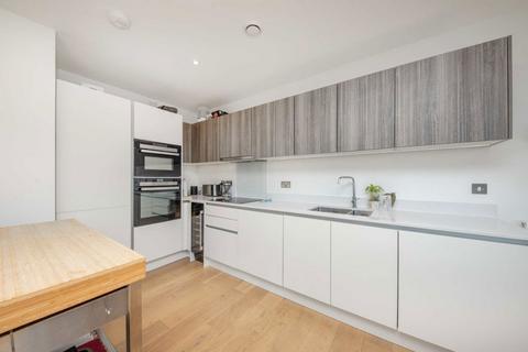 2 bedroom flat for sale, London Road, Twickenham TW1