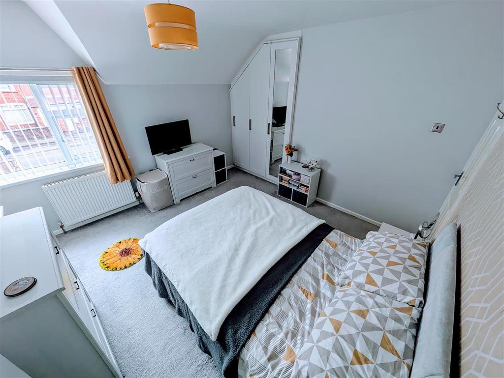 Bed 1 2.jpg