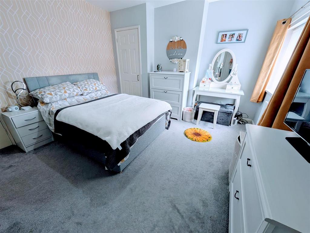 Bed 1.jpg