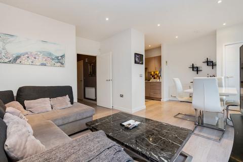 2 bedroom flat to rent, Coles Green Road, NW2