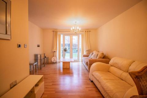 2 bedroom flat for sale, Forge Way, Southend-on-Sea SS1