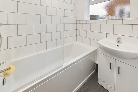 74 Canterbury Road, Worcester, WR5 1PN