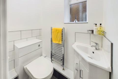 74 Canterbury Road, Worcester, WR5 1PN