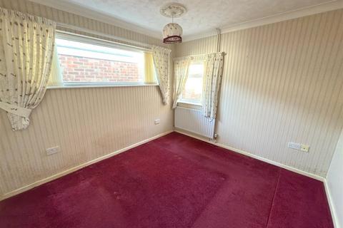 12 Clifford Drive, Lowestoft, NR33 9EU