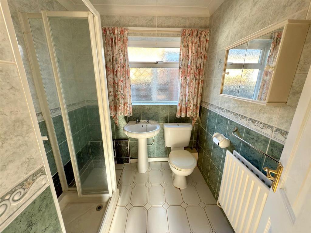SHOWER ROOM.jpg