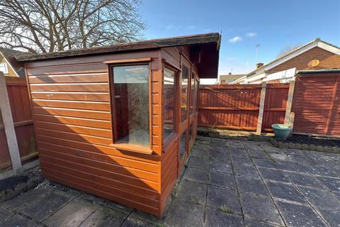 12 Clifford Drive, Lowestoft, NR33 9EU
