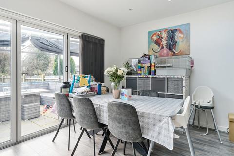 108 Abbotsbury Gardens, Pinner, HA5 1SU