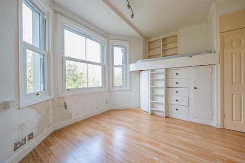 Flat 5, Marncrest, 5 Surbiton Hill Park, Surbiton, KT5 8EF