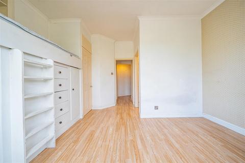 Flat 5, Marncrest, 5 Surbiton Hill Park, Surbiton, KT5 8EF