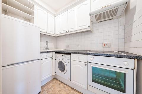 Flat 5, Marncrest, 5 Surbiton Hill Park, Surbiton, KT5 8EF