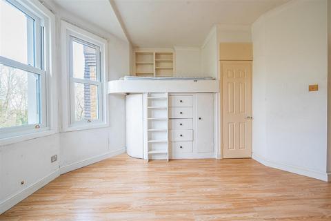 Flat 5, Marncrest, 5 Surbiton Hill Park, Surbiton, KT5 8EF