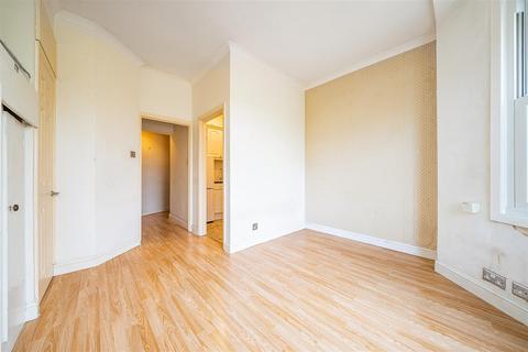 Flat 5, Marncrest, 5 Surbiton Hill Park, Surbiton, KT5 8EF