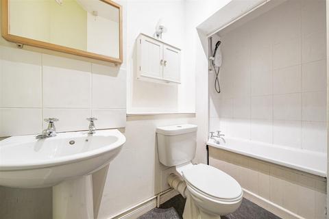 Flat 5, Marncrest, 5 Surbiton Hill Park, Surbiton, KT5 8EF