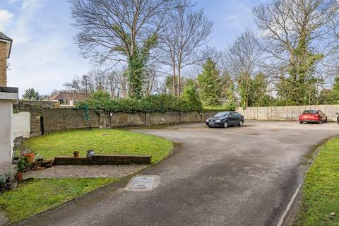 Flat 5, Marncrest, 5 Surbiton Hill Park, Surbiton, KT5 8EF
