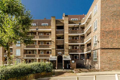 1 bedroom flat for sale, Dog Kennel Hill Estate, East Dulwich, London, SE22