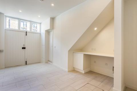 15 Russell Gardens Mews, London, W14 8EU